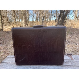 Vintage Samsonite Large Hard-shell Suitcase Faux Brown Alligator Embossed