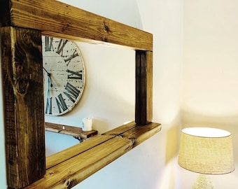 Espejo de madera encerada hecho a mano con estante / Decoración de pared rústica estilo granja