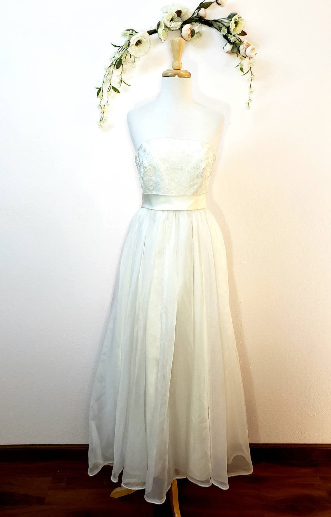 Retro Inspired Strapless Tea Length Pleated Tulle Wedding Dress