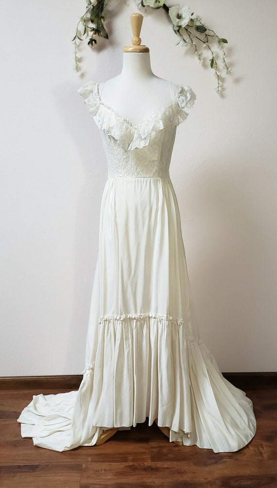 Vintage Bridal wedding off the shoulder Gown - image 4