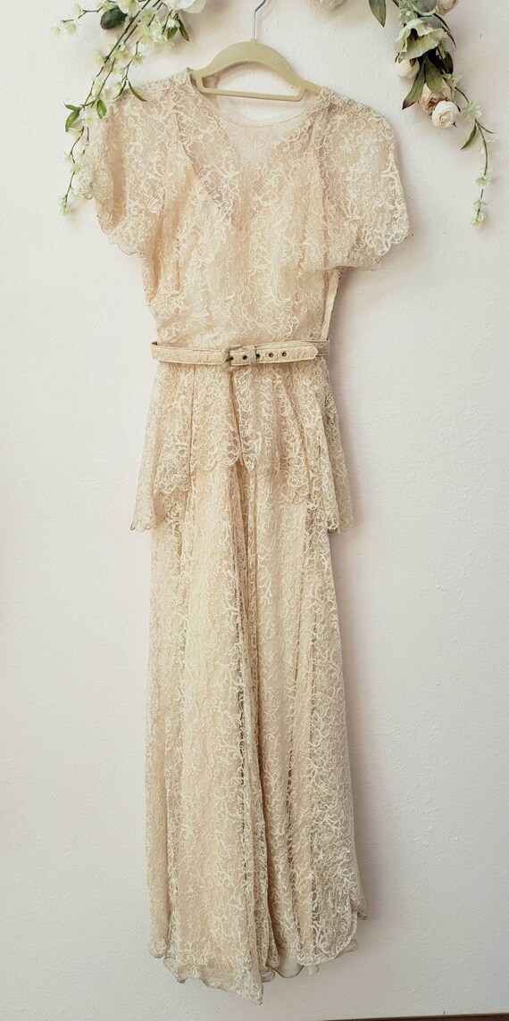 1940's cream color vintage lace bridal wedding gow