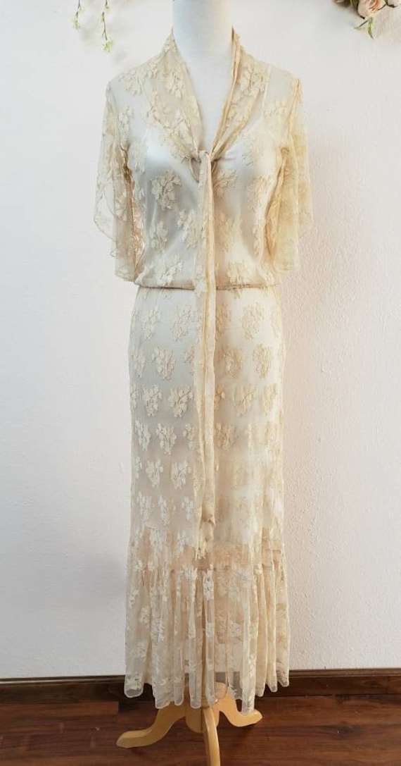 Vintage lace dress with tie