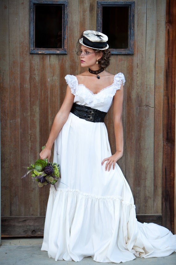 Vintage Bridal wedding off the shoulder Gown - image 2