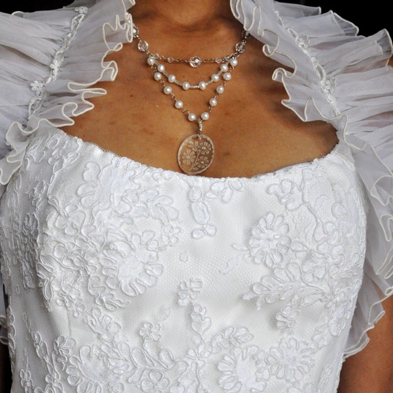 Vintage ruffled collar bridal dress - image 4