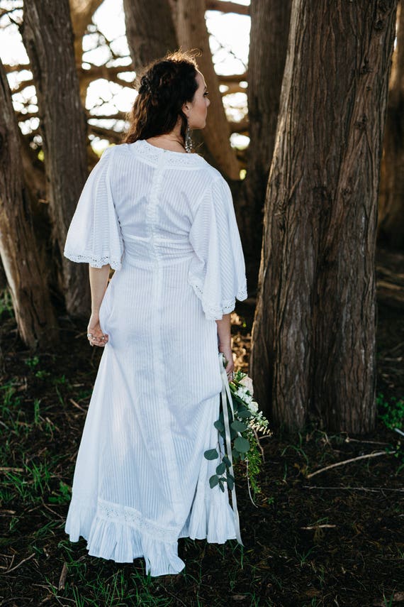 Vintage bell sleeve bohochic bridal gown - image 4