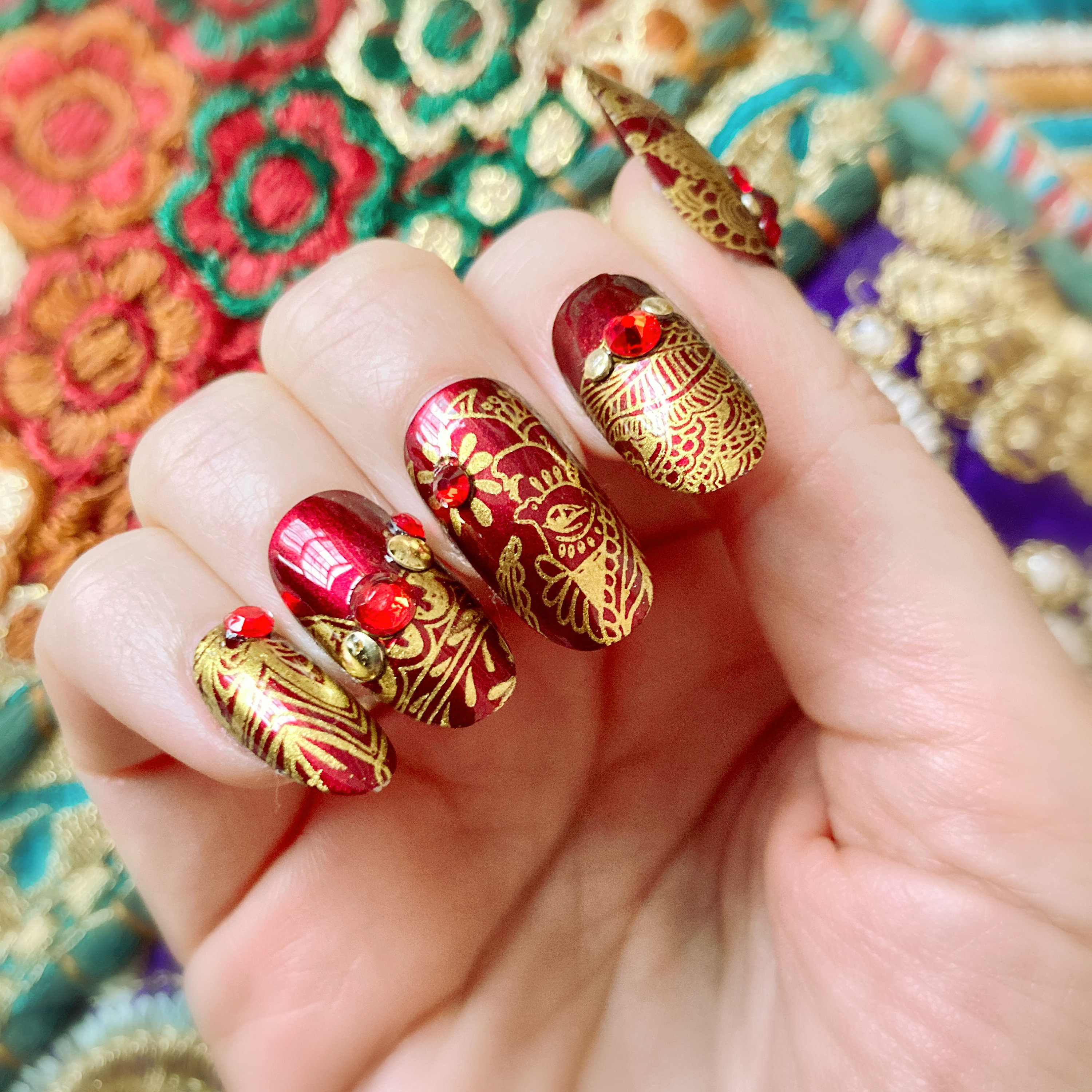 Trending Bridal Nail Art Designs | Bridal inspiration | Indian Wedding  Inspiration | Unhas bonitas, Unhas decoradas, Unhas douradas