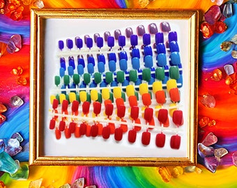 Regenbogen Nägel | 10 Sets extra kleine Press On Nägel in Regenbogenfarben | Kurze Fake Nägel für Teens Tweens | Kleber auf Nägel für DIY Nail Art