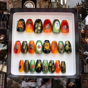 Deluxe Bug in Amber Press On Nails: 3D Viktorianische Entomologie Kuriosität, Sarg oder Quadrat Nägel, einzigartige und seltsame Goth Geschenke