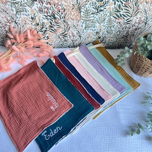 Personalized towel / EMBROIDERED bib to personalize with the first name of your choice