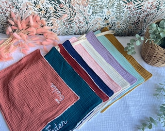 Serviette à personnaliser / Bavoir BRODÉ à personnaliser avec le prénom de votre choix