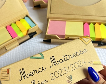 Coffret Post-it à personnaliser avec le Texte/Prénom de votre choix - Merci maîtresse maître nounou atsem Fleurs remerciement