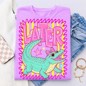 Senare Gator PNG Digital Design Rosa Alligator Preppy Sommar Sublimeringsfil Girly Randig Grafisk Barnskjorta Design DTF ClipArt bild 8