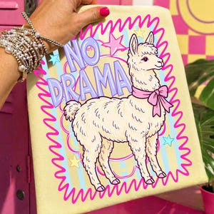 Ingen drama Llama PNG digital nedladdning, pastell retro djur sublimeringsdesign, randig boutiquegrafik, Llama Mama DTF skjorta designfil bild 7