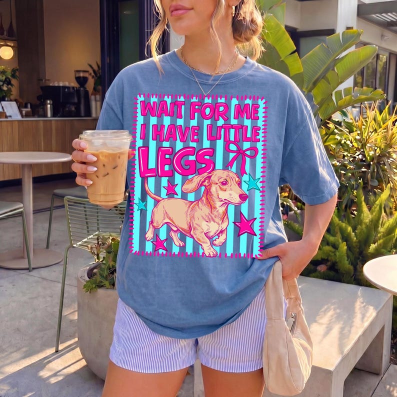 Vänta på mig, jag har små ben, PNG-tax, sublimeringsdesign, Wiener Dog Mama, digital nedladdning, Doxie Humor, rosa kricka, retro valpkonst bild 7