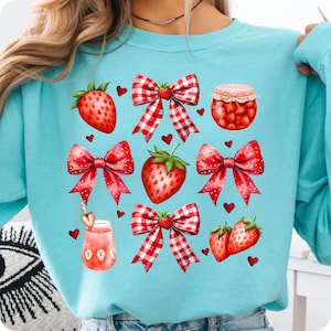 Coquette Strawberry PNG, Preppy Glitter Mama Summer Sublimation, Cute Girly Strawberry Floral, Trendy Cottagecore T-Shirt Design