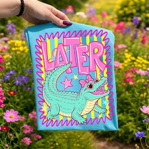 Senare Gator PNG Digital Design Rosa Alligator Preppy Sommar Sublimeringsfil Girly Randig Grafisk Barnskjorta Design DTF ClipArt bild 5