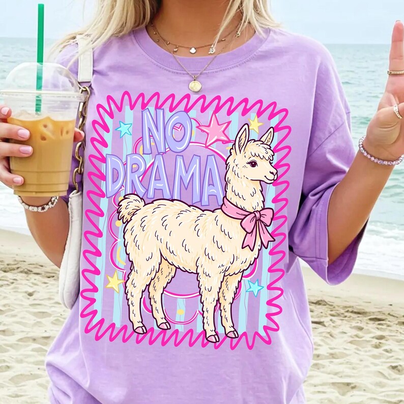 Ingen drama Llama PNG digital nedladdning, pastell retro djur sublimeringsdesign, randig boutiquegrafik, Llama Mama DTF skjorta designfil bild 4