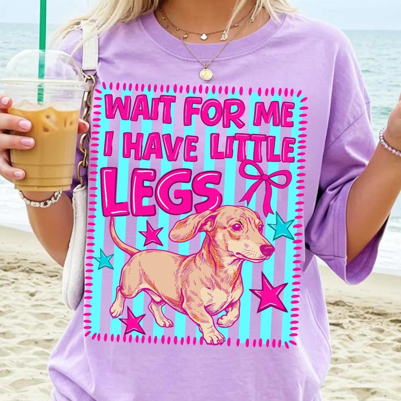 Vibrant 'Wait For Me I Have Little Legs' Dachshund PNG design with pink and teal retro colors.