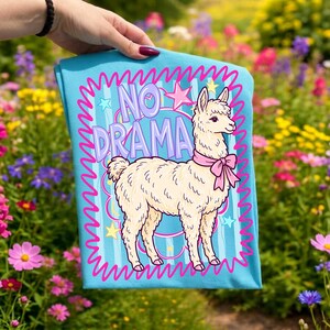 Ingen drama Llama PNG digital nedladdning, pastell retro djur sublimeringsdesign, randig boutiquegrafik, Llama Mama DTF skjorta designfil bild 5