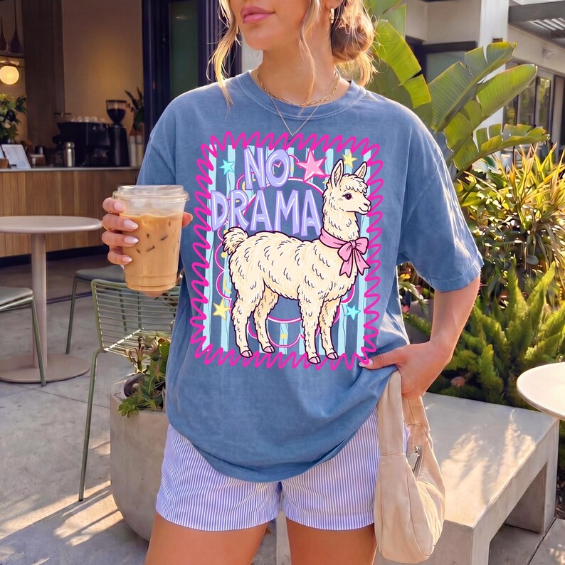 Ingen drama Llama PNG digital nedladdning, pastell retro djur sublimeringsdesign, randig boutiquegrafik, Llama Mama DTF skjorta designfil bild 6