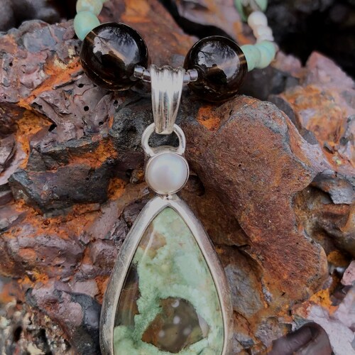 FIRST shops SNOW Necklace & Earrings (Rainforest Rhyolite, Green Turquoise, Freshwater Pearl, Aventurine, Smoky Quartz)
