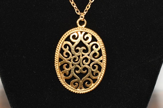 Vintage Goldtone Cutwork Necklace - Oval Floral E… - image 8