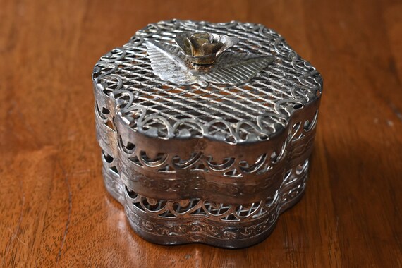 Vintage Silvertone Scalloped Edge Jewelry Box - F… - image 4