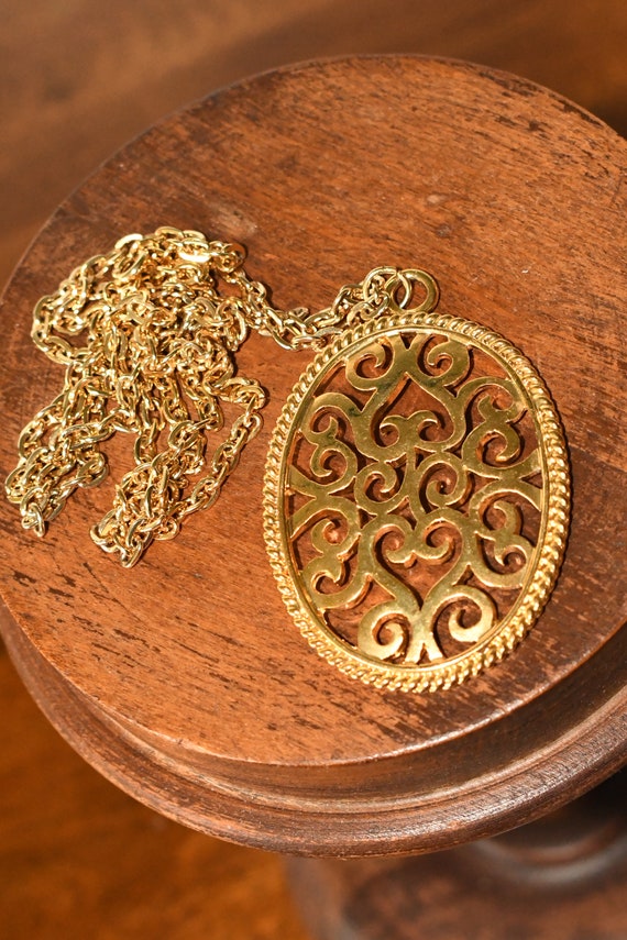 Vintage Goldtone Cutwork Necklace - Oval Floral E… - image 3