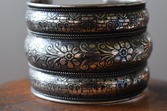 vintage boho style etched cuff bracelet - hearts … - image 8