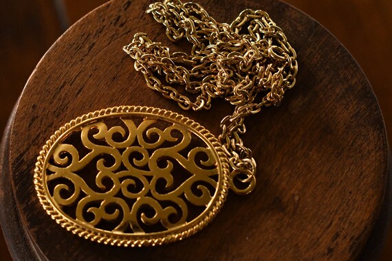 Vintage Goldtone Cutwork Necklace - Oval Floral E… - image 6