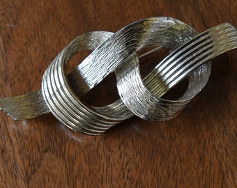Vintage Goldtone Knot Brooch -Lisner Brooch - Twisted Knot Brooch - Textured Brooch - 1980's Contemporary