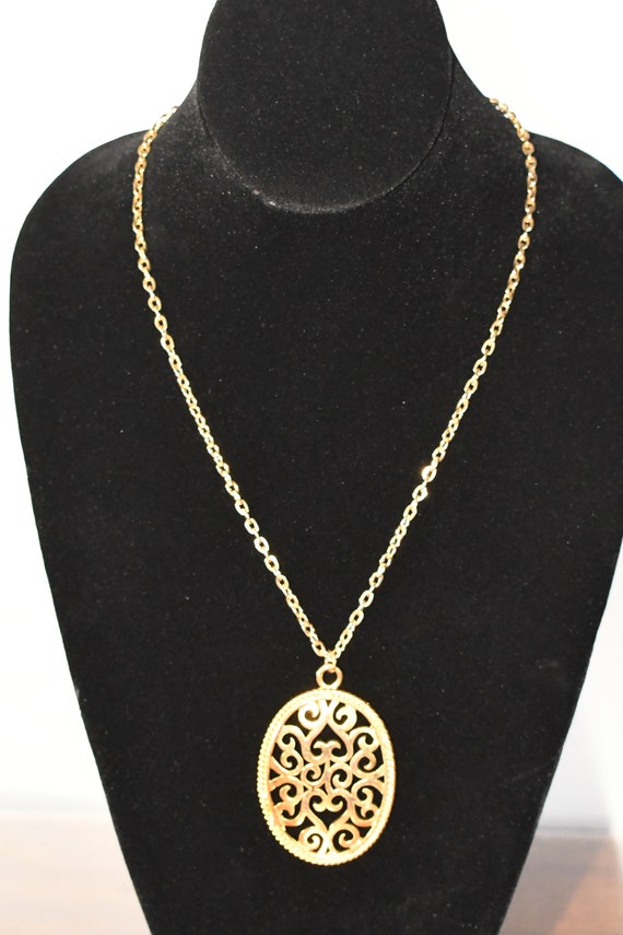 Vintage Goldtone Cutwork Necklace - Oval Floral E… - image 4