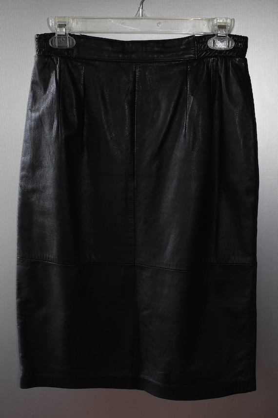 vintage black leather pencil skirt - wardrobe stap