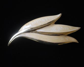 Vintage Goldtone Pearlized Enamel Three Petal Brooch - Napier - 1980's - Modern