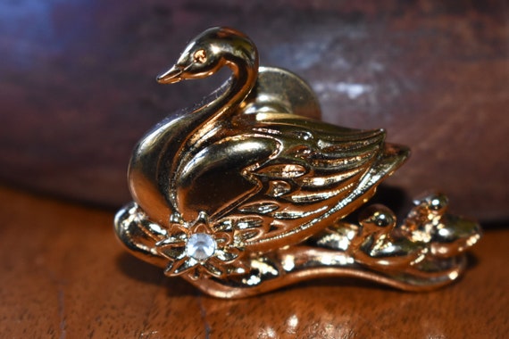 vintage Avon Precious Love - Swan Pin - clutch ba… - image 3