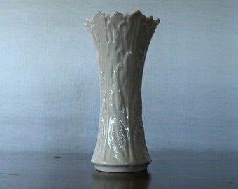 vintage ivory Lenox vase - scalloped edge - " Woodland " pattern  - 1980's - Acanthus Texture