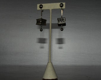 vintage silver tone chinese lantern style dangle earrings -  screwback  - very mod - very abstract -