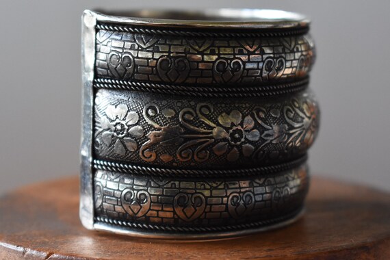 vintage boho style etched cuff bracelet - hearts … - image 5