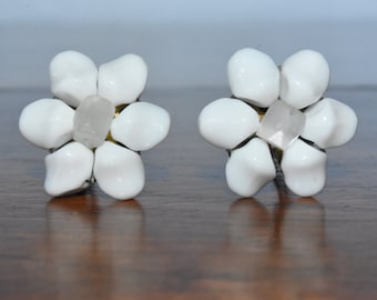 Vintage Milk Glass Cluster Clip On Earrings – 1950s Wedding White