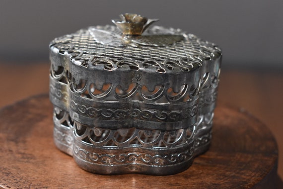 Vintage Silvertone Scalloped Edge Jewelry Box - F… - image 7