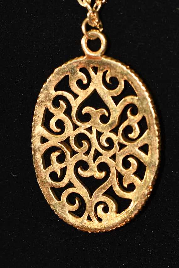 Vintage Goldtone Cutwork Necklace - Oval Floral E… - image 9