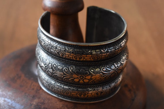 vintage boho style etched cuff bracelet - hearts … - image 4