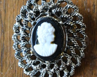 vintage cameo brooch - black and white - 1960's - Modern Victorian
