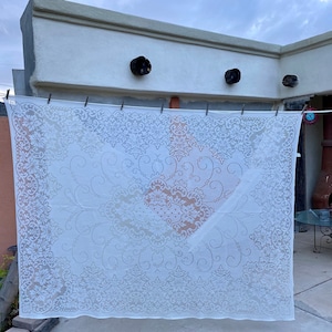 Ivory Floral Flourish Lace Vintage Tablecloth 82&quot; x 60&quot;