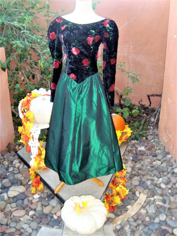 1980s Black Velvet Red Roses Midi Dress Green Taf… - image 2