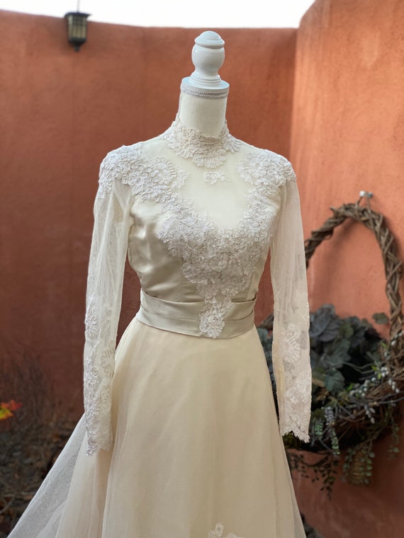 Vintage Victorian Ivory Beige Wedding Gown White … - image 3