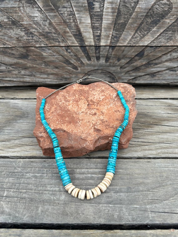 1970s Santo Domingo Pueblo Heishi Turquoise Necklace With Shell 20