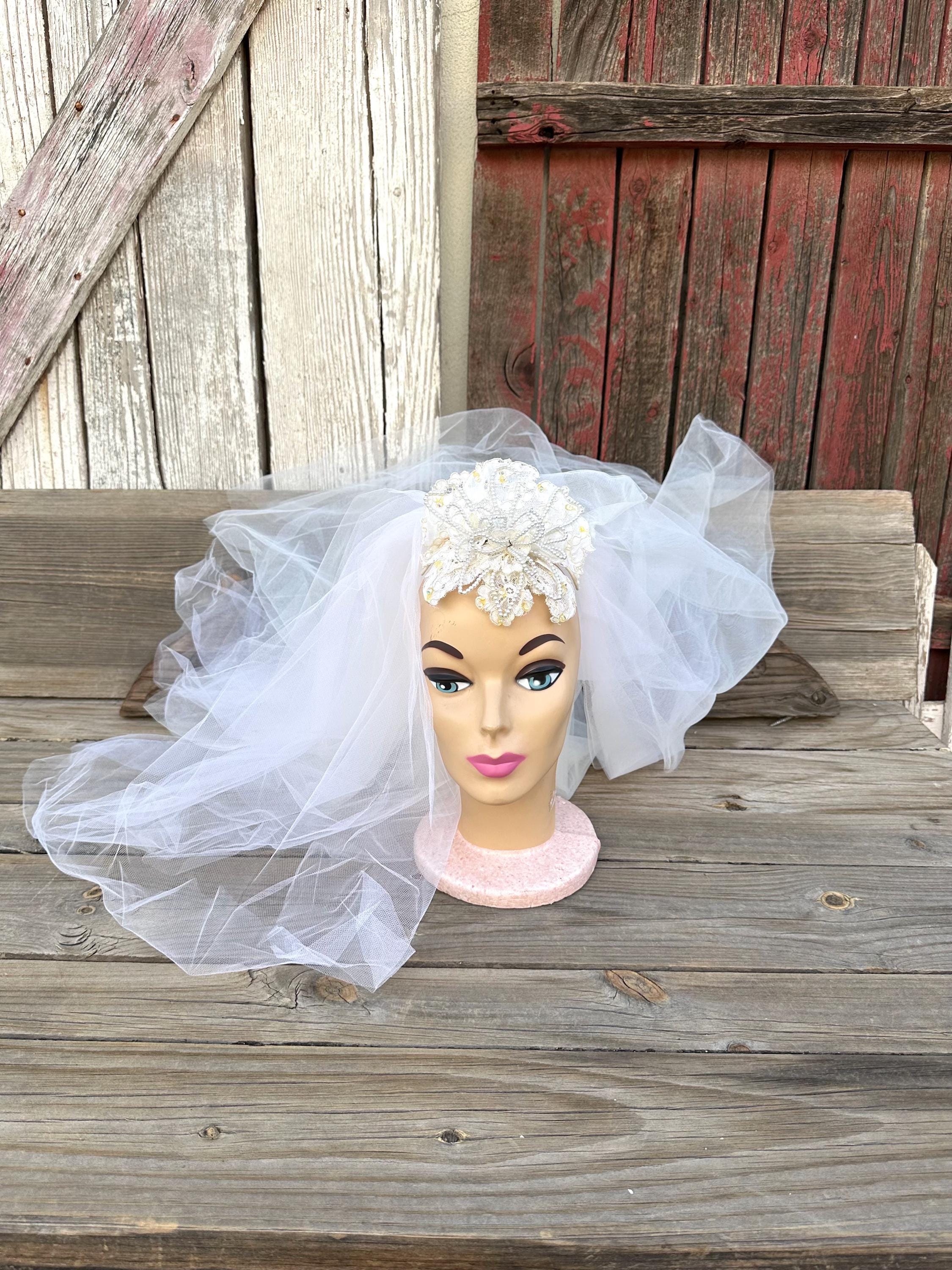 スーツ・フォーマル・ドレス 1950s French Floral Crown Wedding Veil 1960s White Wedding Veil Floral Comb Crown by Altar Bound - Etsy