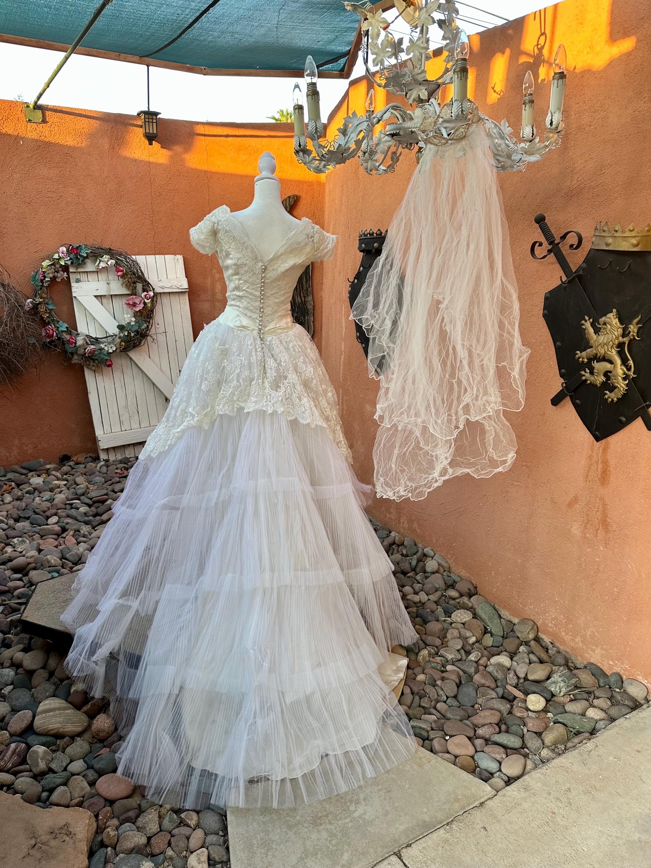 1950s Cupcake Lace Wedding Gown With Crown Veil - Size S - Etsy