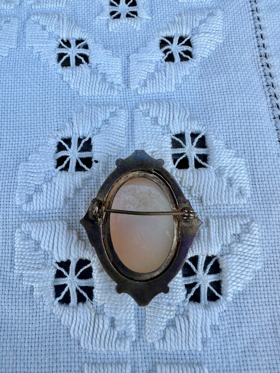 Vintage Art Deco Style Classic Shell Cameo Brooch - image 3